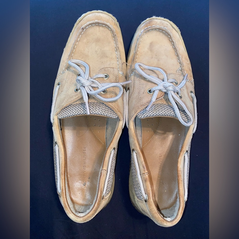 Tommy Hilfiger Size 9 Tan Boat Shoes